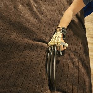 Collectable Skeleton Wrist Claw w/ real Stainless steel blades